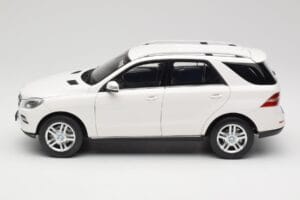 Mercedes ML W166 White Minichamps 1:18 100030101 Diecast — photo 4 of 8