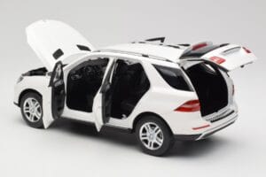 Mercedes ML W166 White Minichamps 1:18 100030101 Diecast — photo 5 of 8