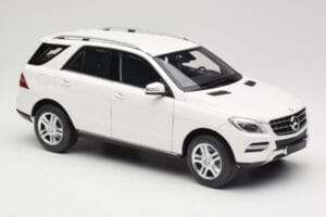Mercedes ML W166 White Minichamps 1:18 100030101 Diecast — photo 6 of 8