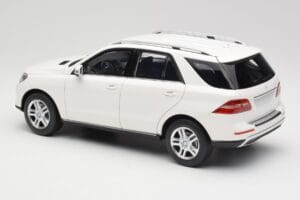 Mercedes ML W166 White Minichamps 1:18 100030101 Diecast — photo 7 of 8
