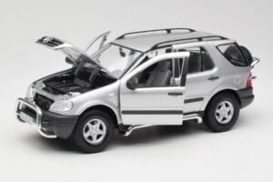 Mercedes ML320 W163 Silver Maisto 1:18 50319 Diecast — photo 2 of 8