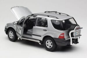 Mercedes ML320 W163 Silver Maisto 1:18 50319 Diecast — photo 5 of 8
