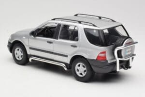 Mercedes ML320 W163 Silver Maisto 1:18 50319 Diecast — photo 7 of 8