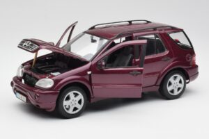 Mercedes ML55 AMG W163 Purple Maisto 1:18 31876 Diecast — photo 2 of 8