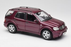 Mercedes ML55 AMG W163 Purple Maisto 1:18 31876 Diecast — photo 6 of 8