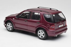 Mercedes ML55 AMG W163 Purple Maisto 1:18 31876 Diecast — photo 7 of 8
