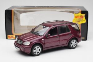 Mercedes ML55 AMG W163 Purple Maisto 1:18 31876 Diecast — photo 8 of 8