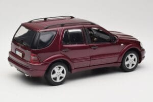 Mercedes ML55 AMG W163 Red Maisto 1:18 50348 Diecast — photo 3 of 8