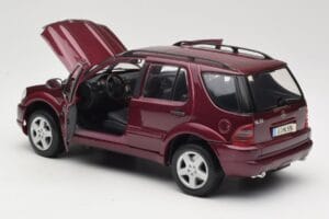 Mercedes ML55 AMG W163 Red Maisto 1:18 50348 Diecast — photo 5 of 8