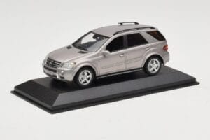 Mercedes ML63 AMG W164 Grey Metallic Minichamps 1:43 400034570 Diecast — photo 2 of 4