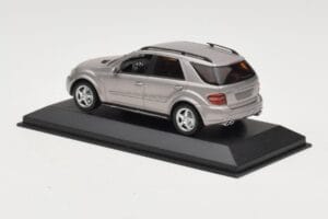 Mercedes ML63 AMG W164 Grey Metallic Minichamps 1:43 400034570 Diecast — photo 3 of 4