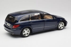 Mercedes R-Class W251 Tanzanite Blue Minichamps 1:18 150034600 Diecast — photo 3 of 8