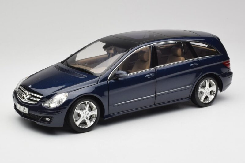 Mercedes R-Class W251 Tanzanite Blue Minichamps 1:18 150034600 Diecast