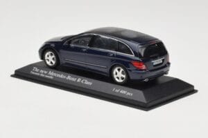 Mercedes R-Class W251 Tanzanite Blue Minichamps 1:43 B66962215 Diecast — photo 3 of 4