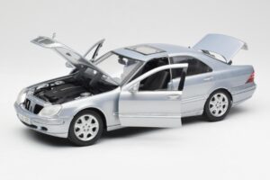 Mercedes S-Class W220 Light Blue Maisto 1:18 56050 Diecast — photo 2 of 8