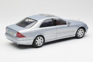 Mercedes S-Class W220 Light Blue Maisto 1:18 56050 Diecast — photo 3 of 8