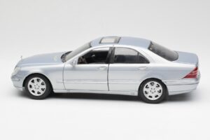 Mercedes S-Class W220 Light Blue Maisto 1:18 56050 Diecast — photo 4 of 8