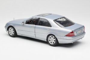 Mercedes S-Class W220 Light Blue Maisto 1:18 56050 Diecast — photo 7 of 8