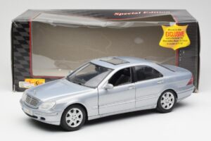 Mercedes S-Class W220 Light Blue Maisto 1:18 56050 Diecast — photo 8 of 8