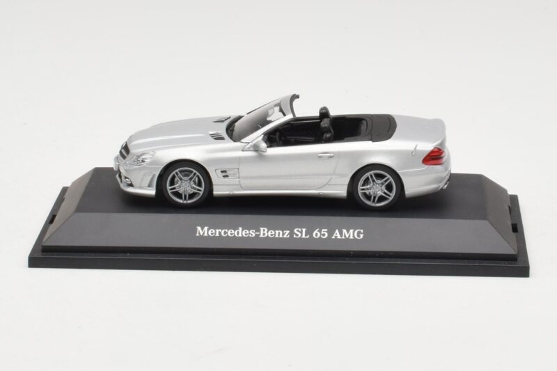 Mercedes SL 65 AMG R230 Silver Minichamps 1:43 Mercedes SL 65 AMG R230 Silver Minichamps 1:43 B66960601 Diecast