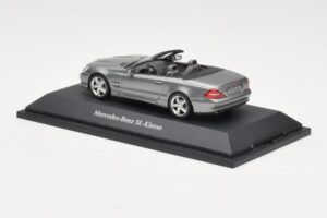 Mercedes SL R230 Palladium Silver Metallic Minichamps 1:43 B66962390 Diecast — photo 3 of 4