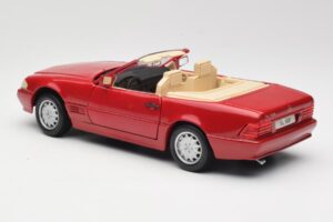 Mercedes SL500 R129 Red Revell 1:18 08927 Diecast — photo 7 of 8