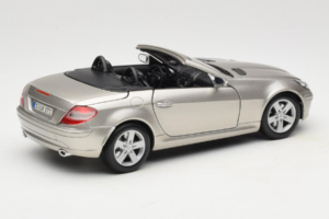 Mercedes SLK R171 Light Bronze Metallic Maisto 1:18 31674-R1 Diecast — photo 3 of 8