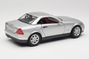 Mercedes SLK R170 Roadster Silver Maisto 1:18 31674 Diecast — photo 5 of 9