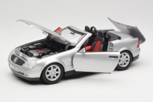 Mercedes SLK R170 Roadster Silver Maisto 1:18 31674 Diecast — photo 8 of 9
