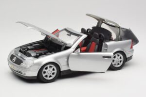 Mercedes SLK R170 Roadster Silver Maisto 1:18 31674 Diecast — photo 9 of 9