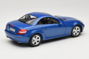 Mercedes SLK R171 Blue Metallic Minichamps 1:18 100033131 Diecast — photo 4 of 11