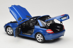 Mercedes SLK R171 Blue Metallic Minichamps 1:18 100033131 Diecast — photo 6 of 11