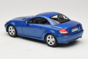 Mercedes SLK R171 Blue Metallic Minichamps 1:18 100033131 Diecast — photo 10 of 11