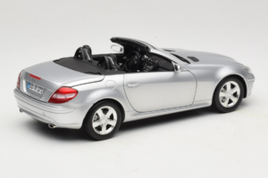 Mercedes SLK R171 Silver Minichamps 1:18 B66962318 Diecast — photo 3 of 9