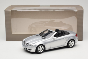 Mercedes SLK R171 Silver Minichamps 1:18 B66962318 Diecast — photo 9 of 9