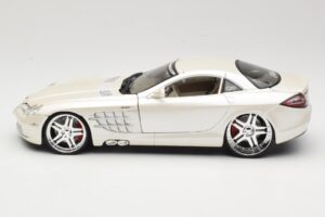 Mercedes SLR McLaren C199 White Maisto 1:18 31068 Diecast — photo 4 of 8