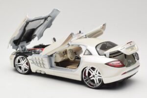 Mercedes SLR McLaren C199 White Maisto 1:18 31068 Diecast — photo 5 of 8