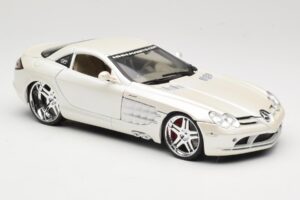 Mercedes SLR McLaren C199 White Maisto 1:18 31068 Diecast — photo 6 of 8