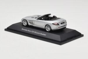 Mercedes SLR McLaren Roadster Crystal Laurit Silver Minichamps 1:43 B66961005 Diecast — photo 3 of 4