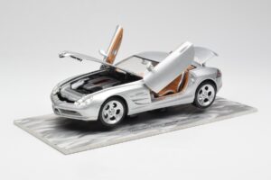 Mercedes SLR Vision Silver Limited Edition With Aluminium Base Bburago 1:18 B66962102 Diecast — photo 2 of 8