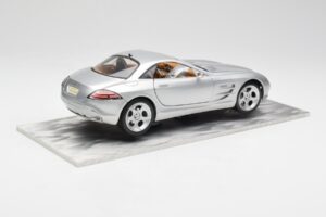 Mercedes SLR Vision Silver Limited Edition With Aluminium Base Bburago 1:18 B66962102 Diecast — photo 3 of 8