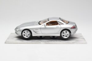 Mercedes SLR Vision Silver Limited Edition With Aluminium Base Bburago 1:18 B66962102 Diecast — photo 4 of 8