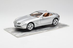 Mercedes SLR Vision Silver Limited Edition With Aluminium Base Bburago 1:18 B66962102 Diecast