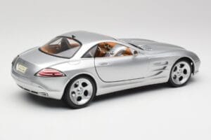 Mercedes SLR Vision Liquid Silver Maisto 1:18 B66962101 Diecast — photo 3 of 8