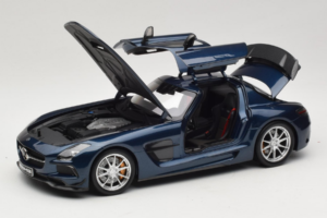 Mercedes SLS AMG Black Series Daytona Blue Metallic Minichamps 1:18 110033026 Diecast — photo 2 of 8