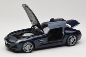 Mercedes SLS AMG C197 Blue Metallic Minichamps 1:18 100039021 Diecast — photo 2 of 8
