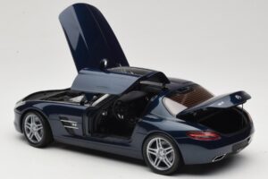 Mercedes SLS AMG C197 Blue Metallic Minichamps 1:18 100039021 Diecast — photo 5 of 8