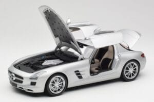 Mercedes SLS AMG C197 Iridium Silver Minichamps 1:18 100039026 Diecast — photo 2 of 8