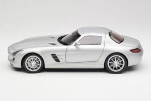 Mercedes SLS AMG C197 Iridium Silver Minichamps 1:18 100039026 Diecast — photo 4 of 8