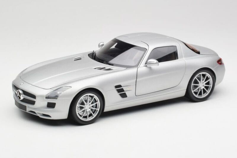 Mercedes SLS AMG C197 Iridium Silver Minichamps 1:18 100039026 Diecast